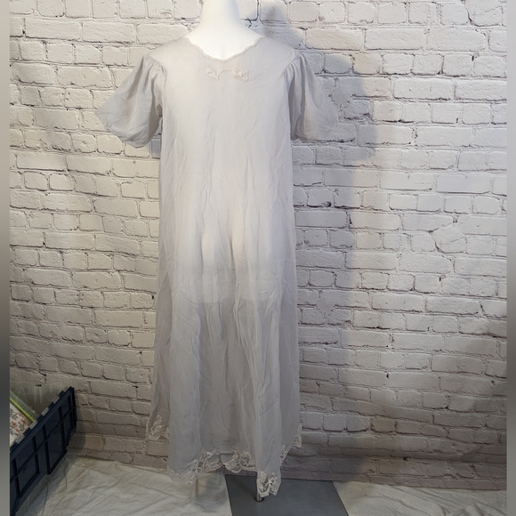 Vintage pale lavender sheer dressing gown/robe - Picture 6 of 6